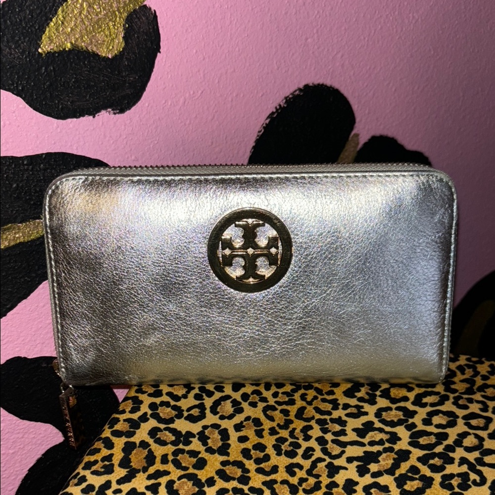 Tory Burch Metallic Silver Wallet - Picture 1 of 11